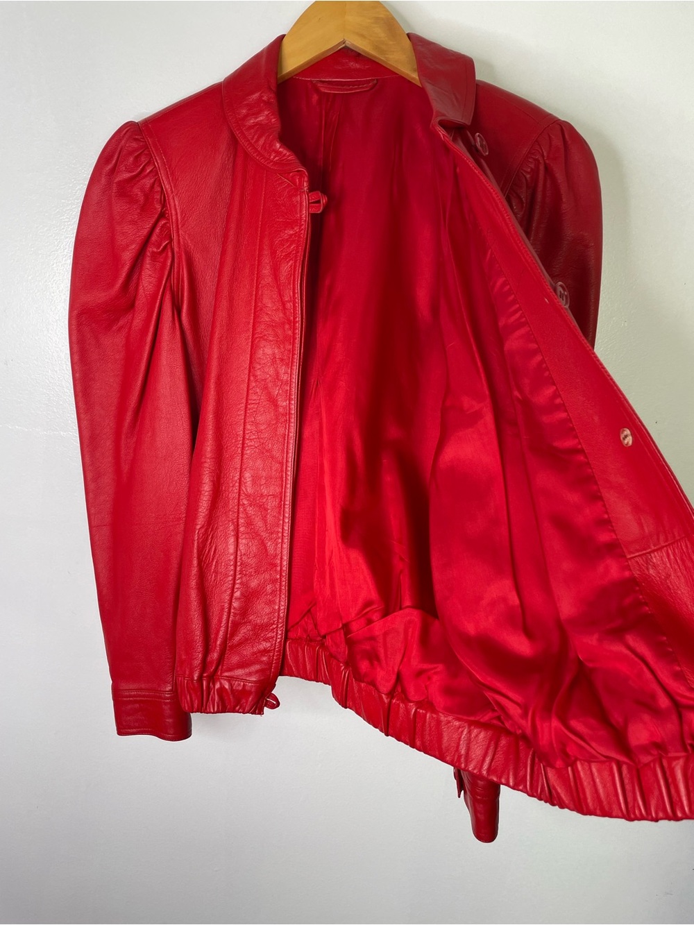 Red Leather Puff-Sleeve Jacket 1980s Vintage - Picture 3 of 10